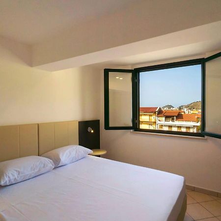 Magico Apartments - 450M Dalla Spiaggia Capo dʼOrlando Esterno foto