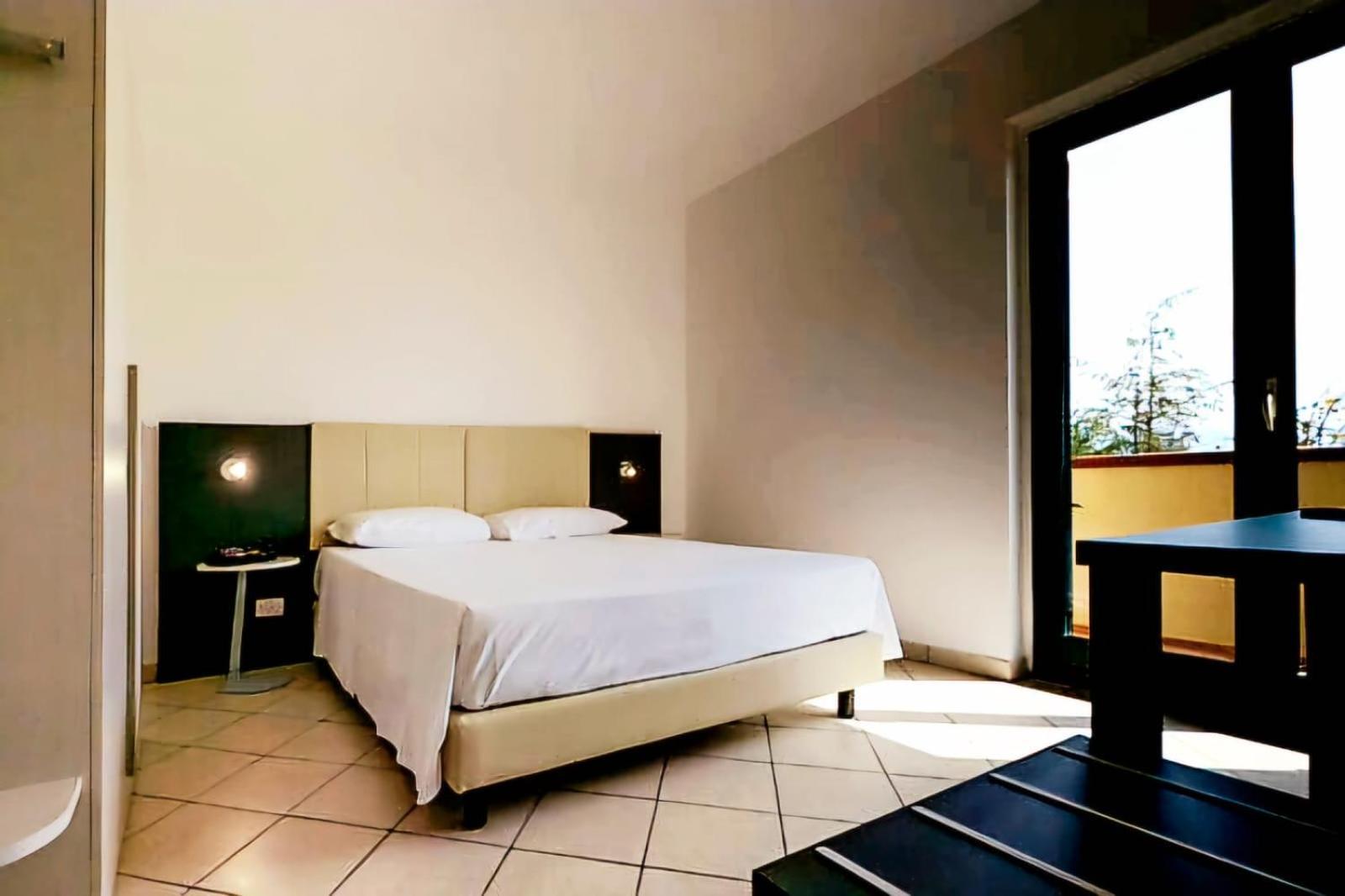 Magico Apartments - 450M Dalla Spiaggia Capo dʼOrlando Esterno foto